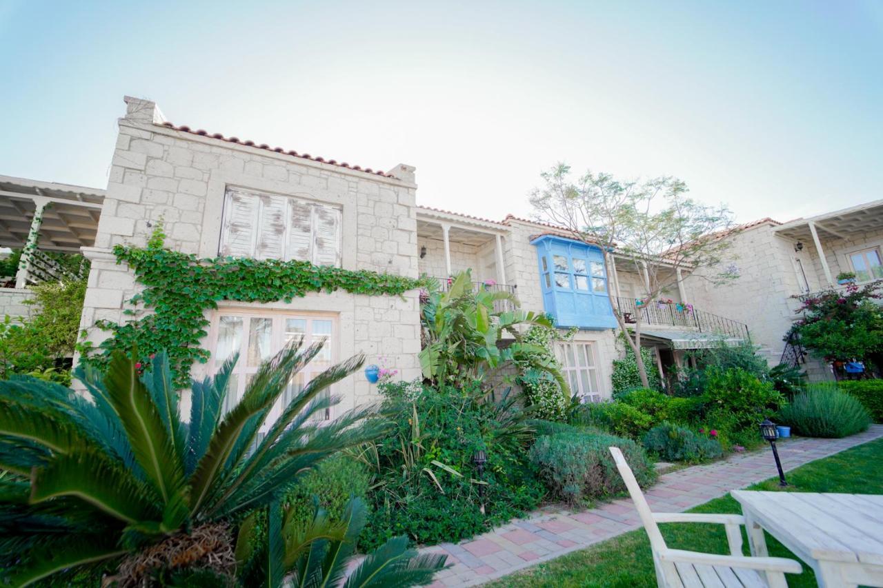 Alacati Marina Palace Exterior photo