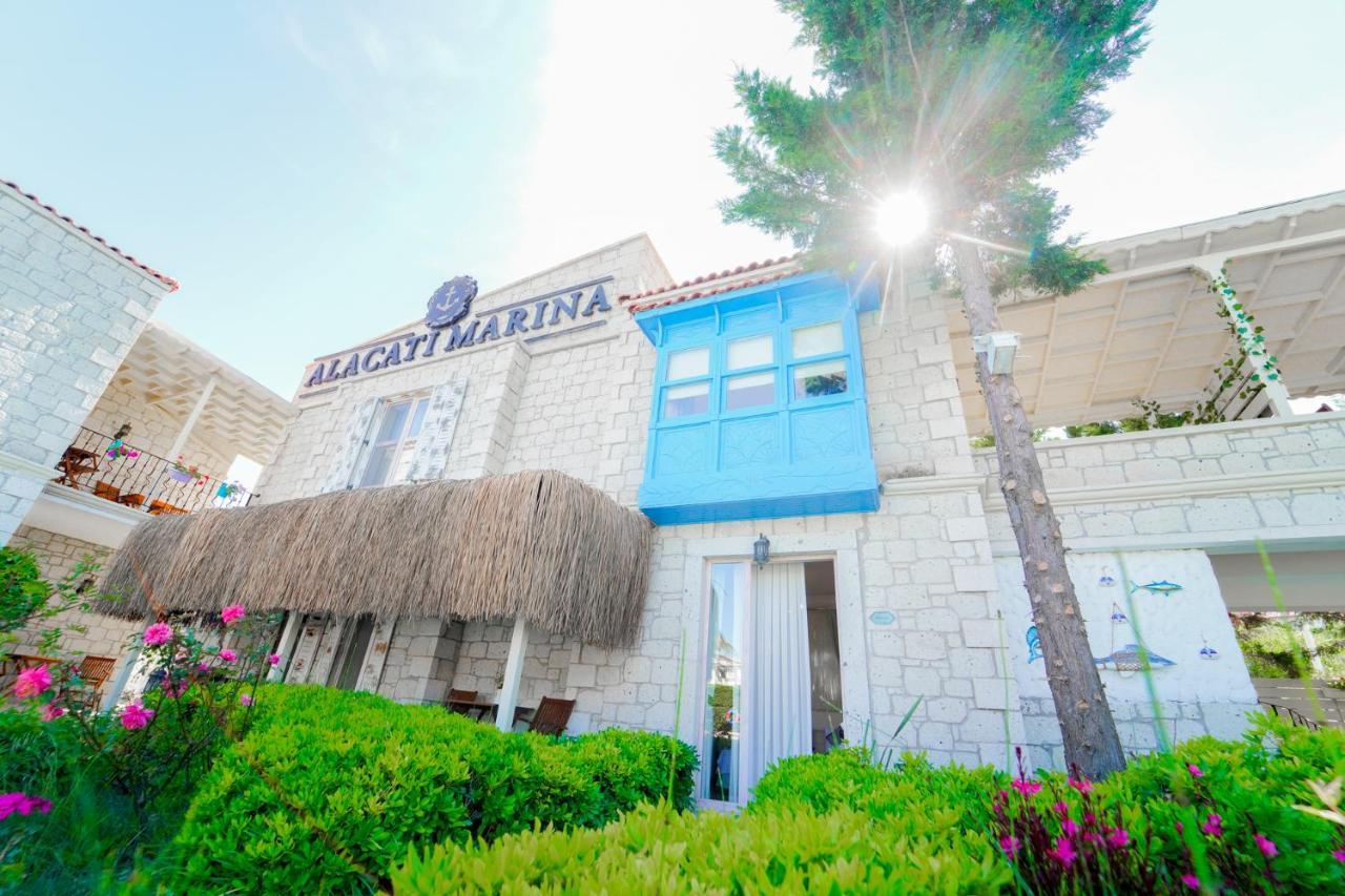 Alacati Marina Palace Exterior photo