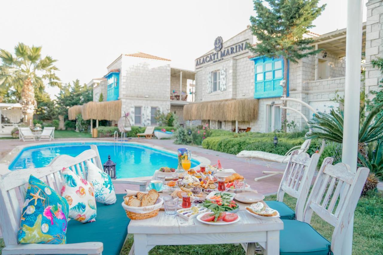 Alacati Marina Palace Exterior photo
