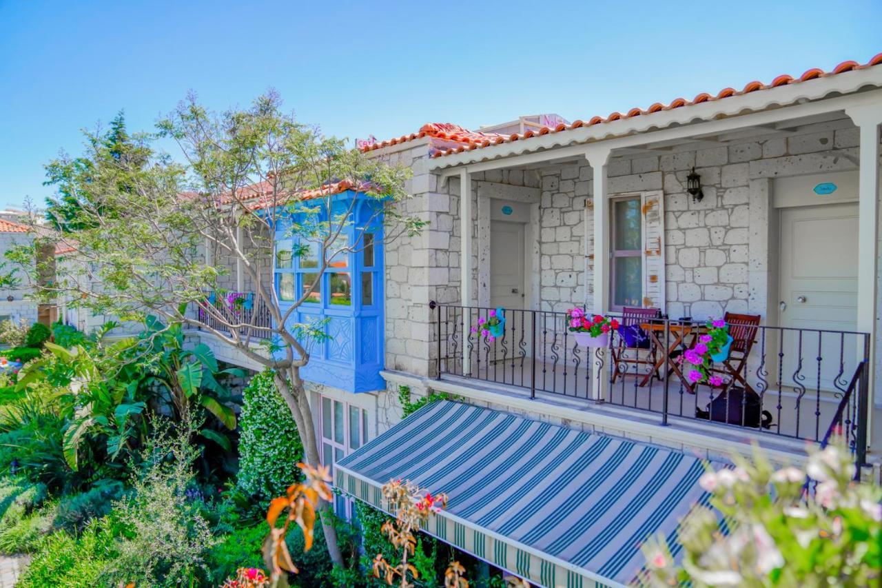 Alacati Marina Palace Exterior photo