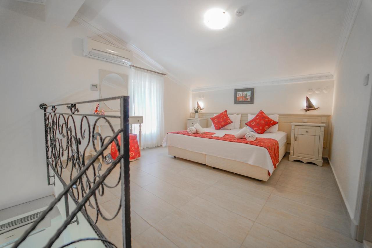 Alacati Marina Palace Exterior photo