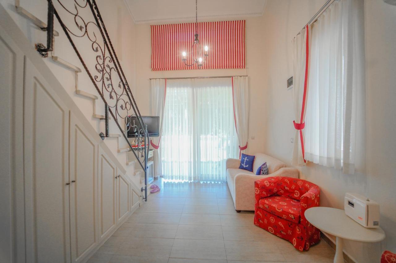Alacati Marina Palace Exterior photo