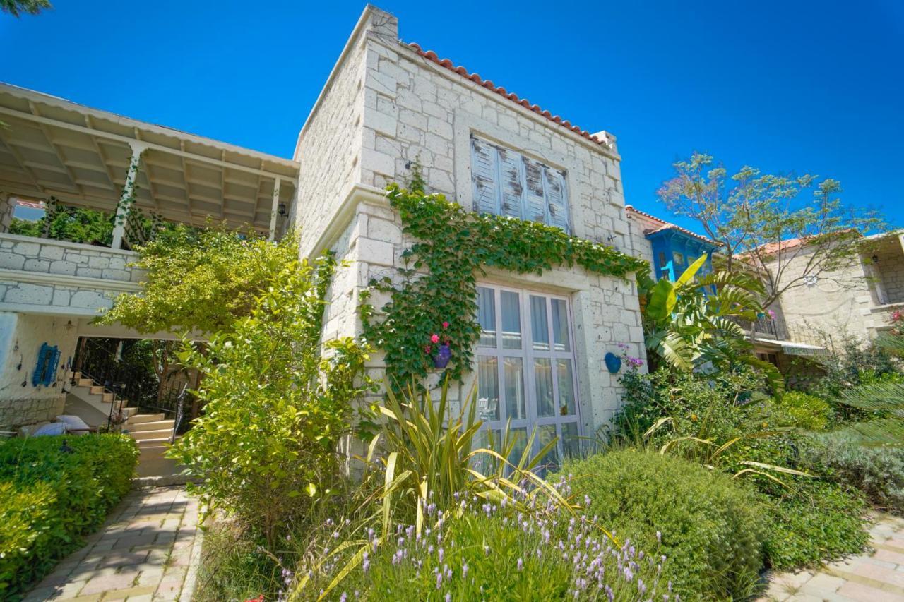 Alacati Marina Palace Exterior photo