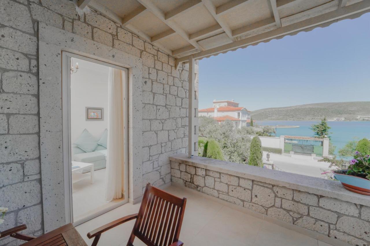 Alacati Marina Palace Exterior photo