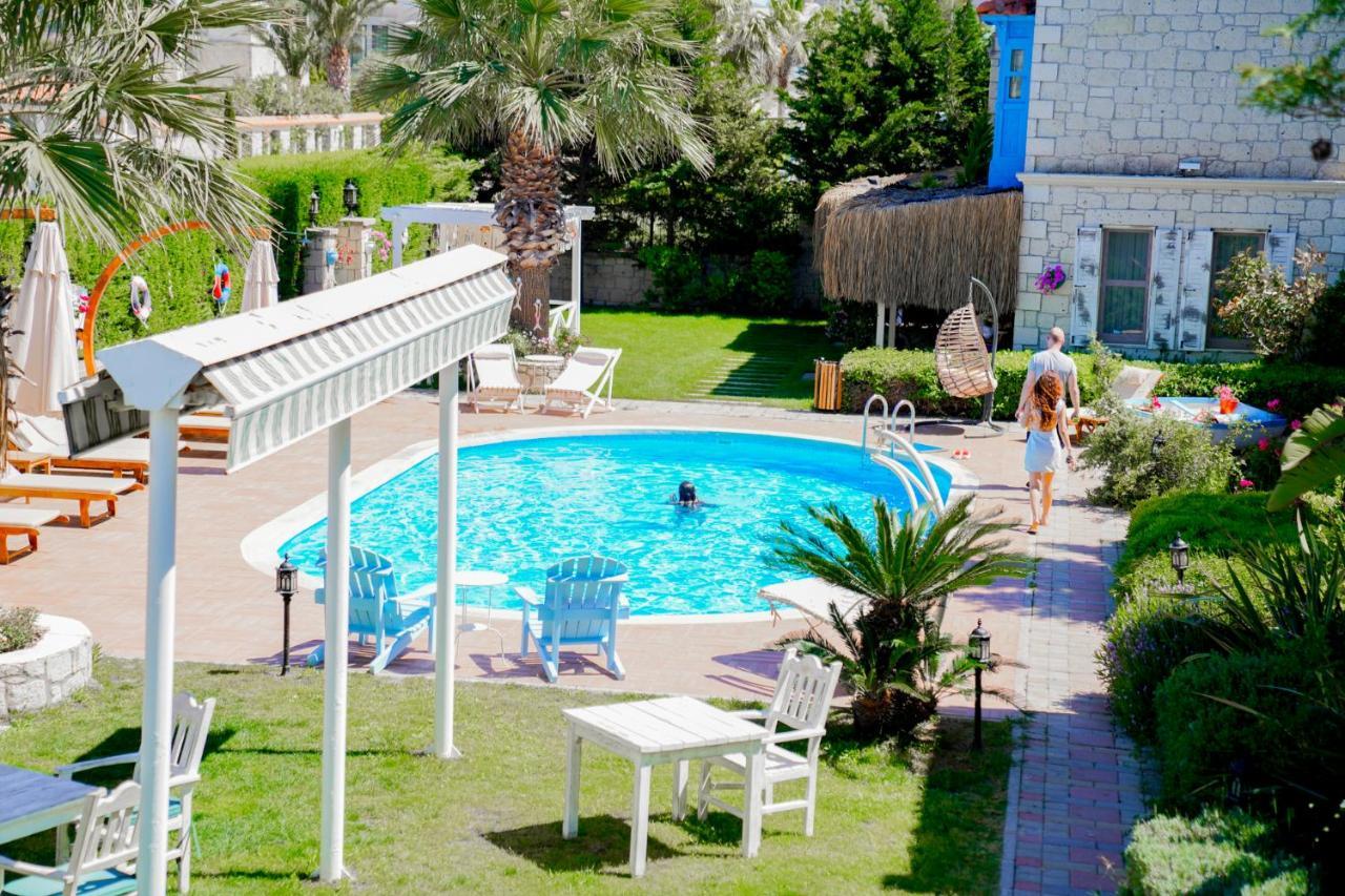 Alacati Marina Palace Exterior photo