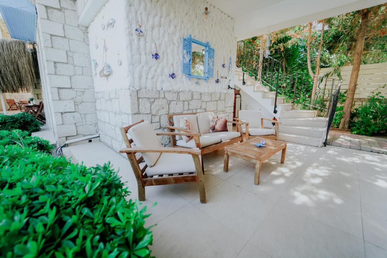 Alacati Marina Palace Exterior photo