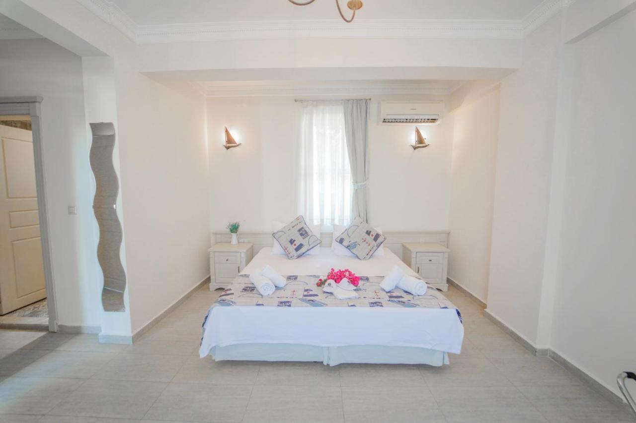 Alacati Marina Palace Exterior photo